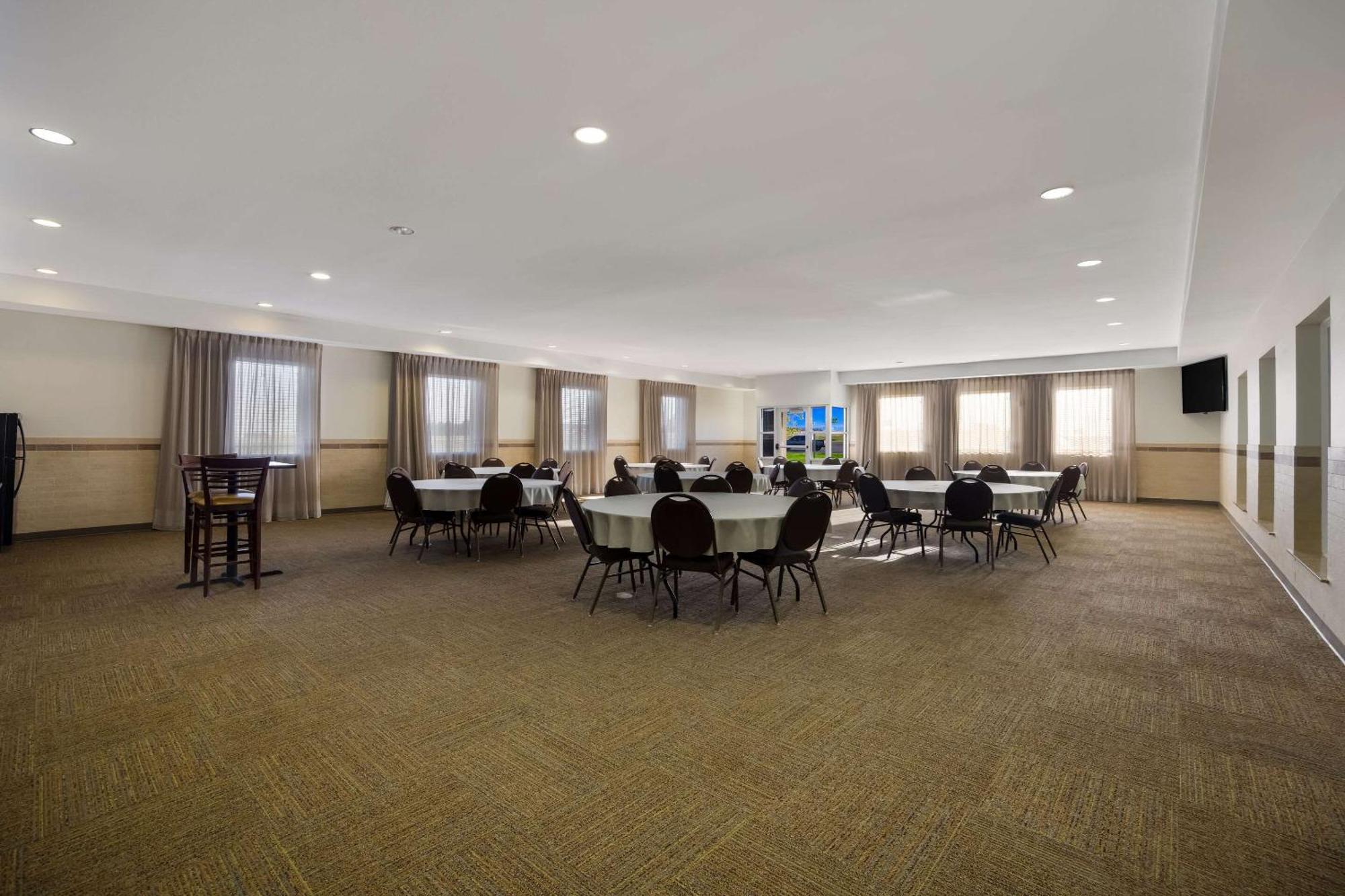Sleep Inn & Suites Colby Exteriér fotografie